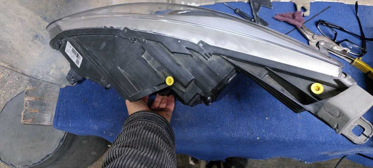 Фара FORD C-Max (Би-ксенон) 12-18 г. правая