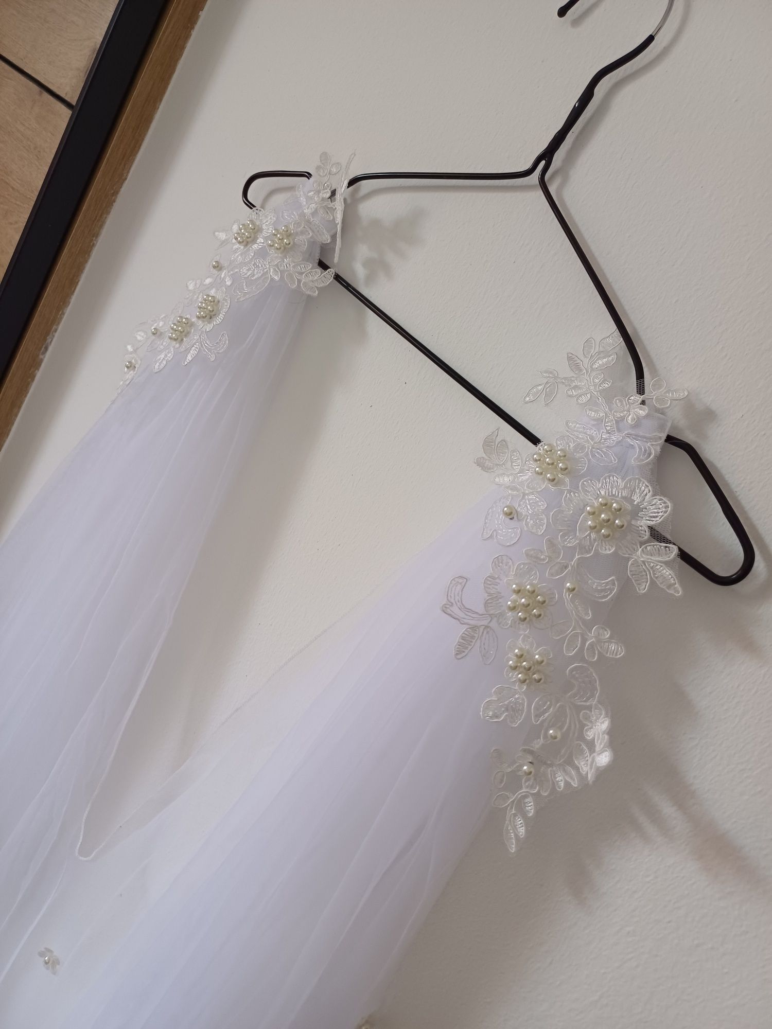 Véu de noiva NOVO com bordado floral e pérolas