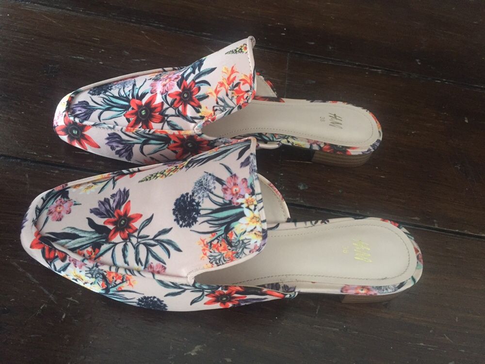 Mules padrão floral