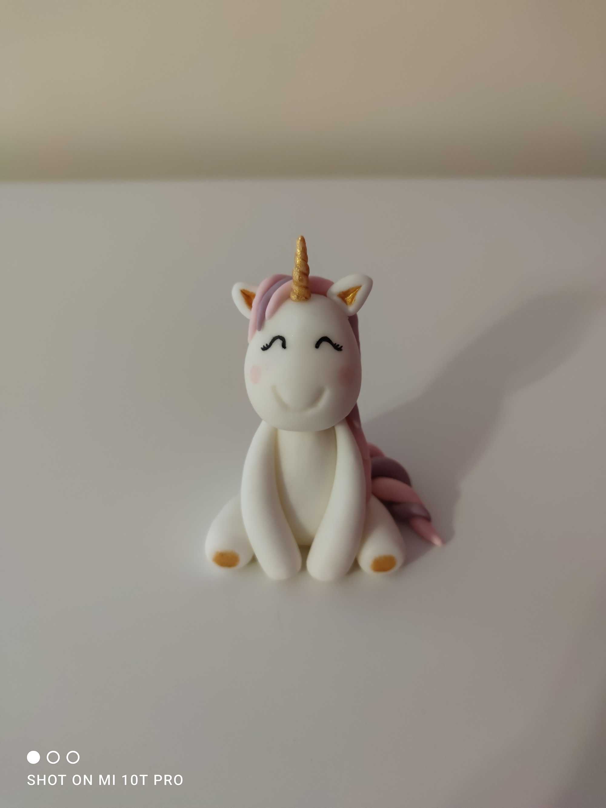 Figurka z masy cukrowej unicorn