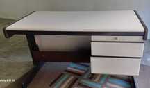 Secretaria com gavetas