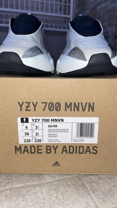 Adidas Yeezy 700MNVN