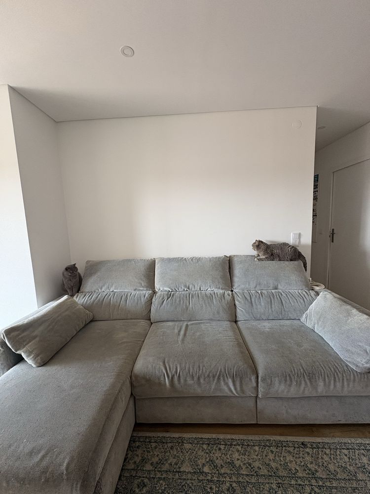 Sofá cama com chaise longue