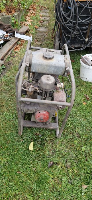 agregat prądotwórczy 2kv wojskowy. rok emu był sprawny.