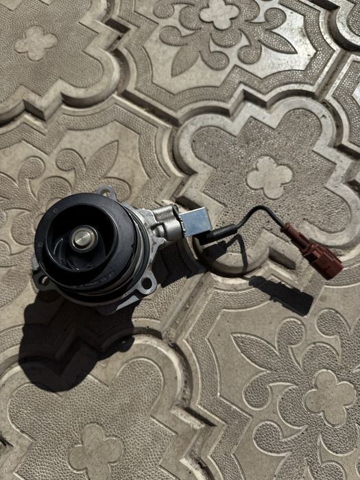 Помпа, насос VW 010157801KT