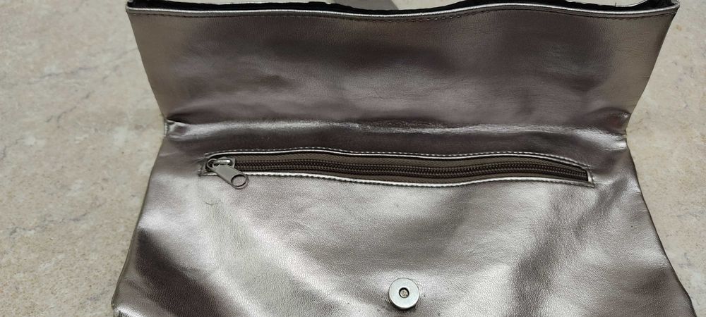 Клатчик цвет серебро