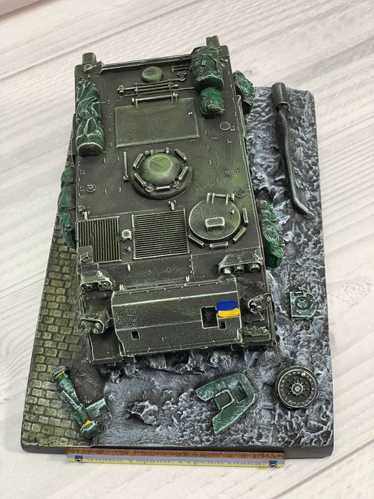 Гіпсовий сувенір бронетранспортер М113