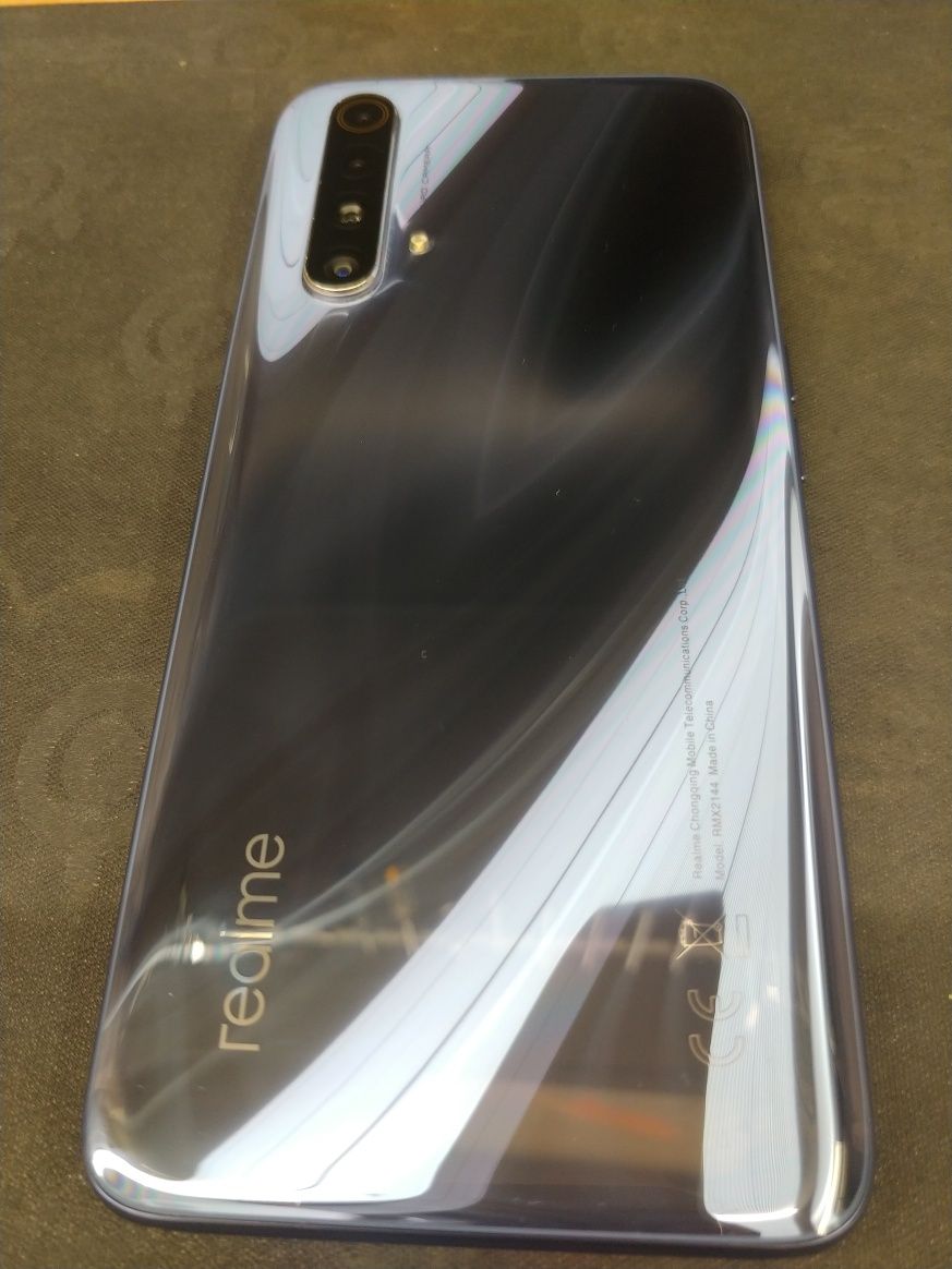 Realme X50 5g 6,128GB.