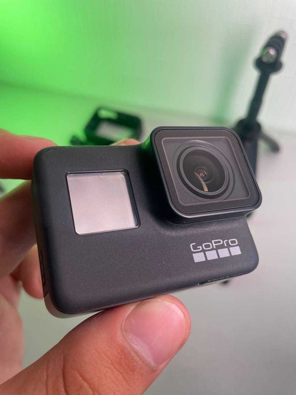 Екшн камера GoPro HERO7 Black в чудовому стані та з комплектом