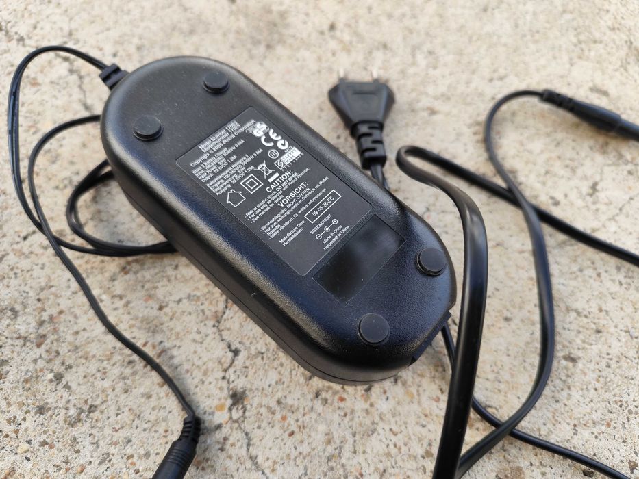 Aspirador Roomba 555 a funcionar, inclui balizador