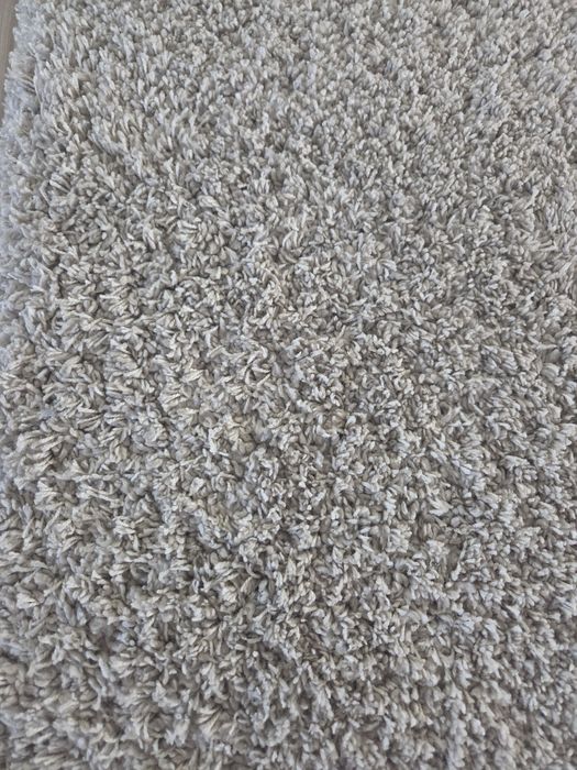 Dywan w kolorze bezowym