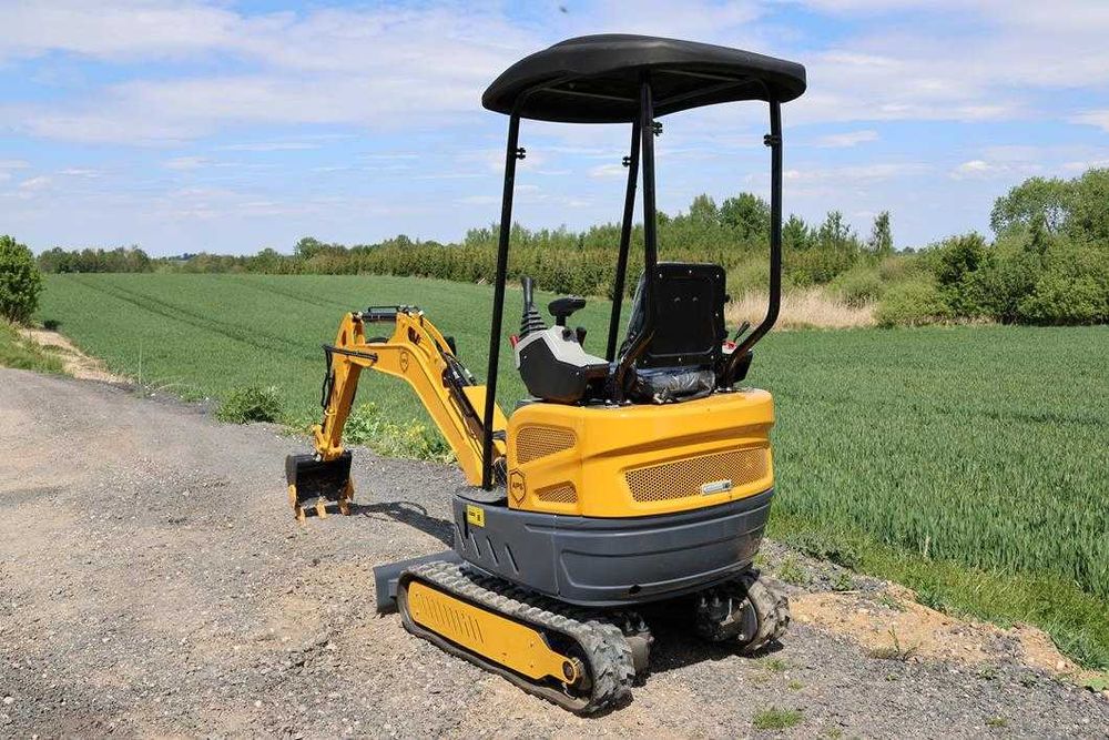 Minikoparka APS OKW 17 gąsienice 1,5 tony moc 18.5 Kw WYPRZEDAŻ 2024