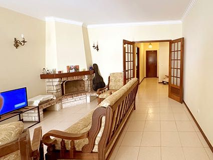Apartamento T2 na Amorosa com garagem e terraço
