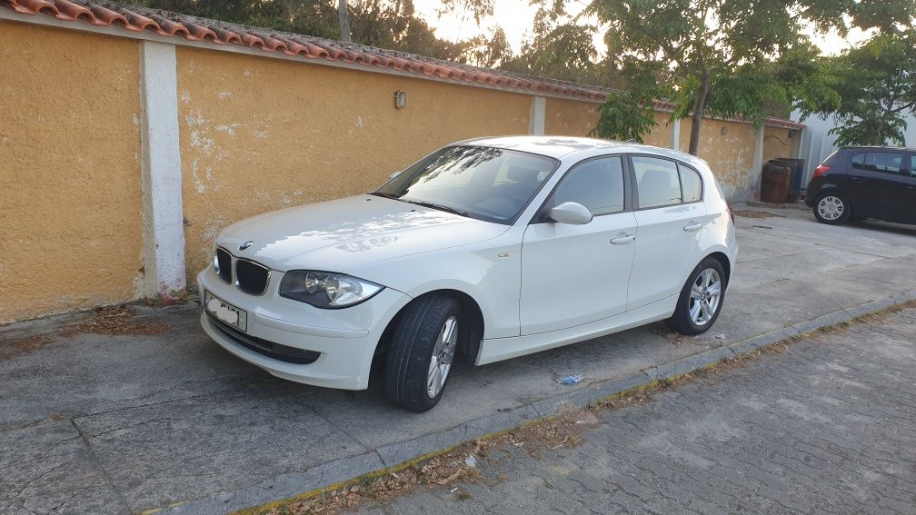 Vendo carro BMW 118D serie 1 versão Pack Premium perfeito estado