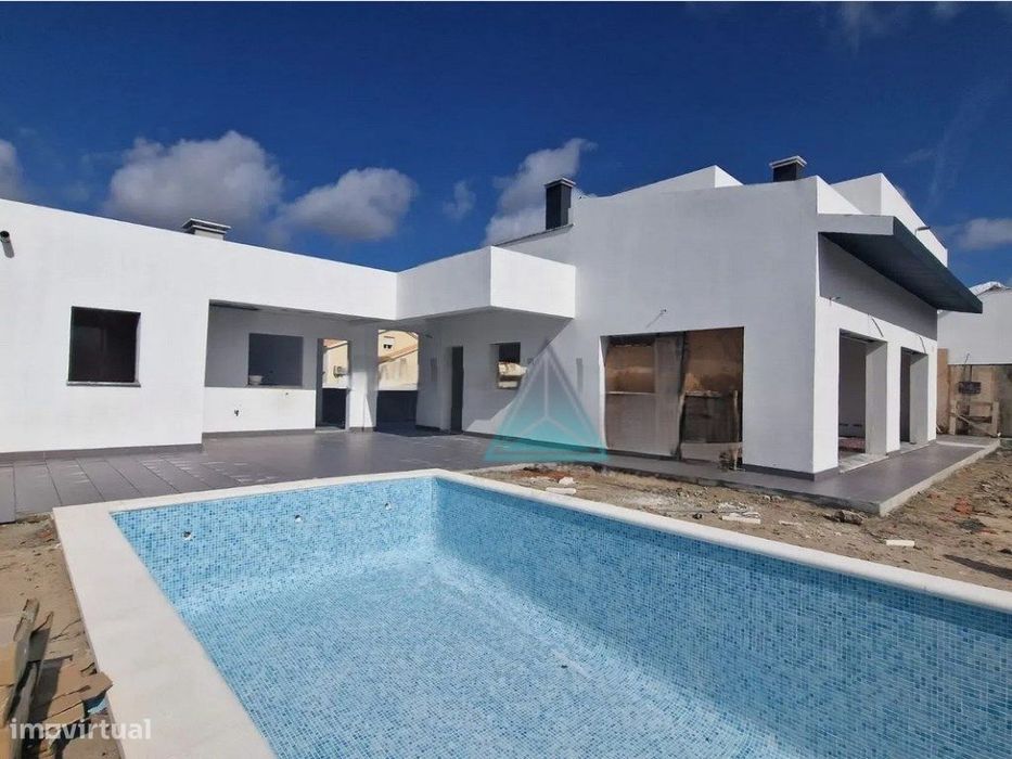 Moradia Isolada T5 de Luxo com Piscina e Garagem 18m em Azeitão - A...