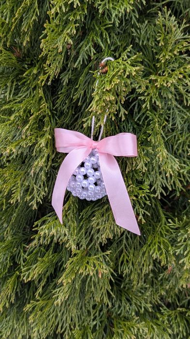 Ялинкові прикраси з бусин на ялинку ручної роботи