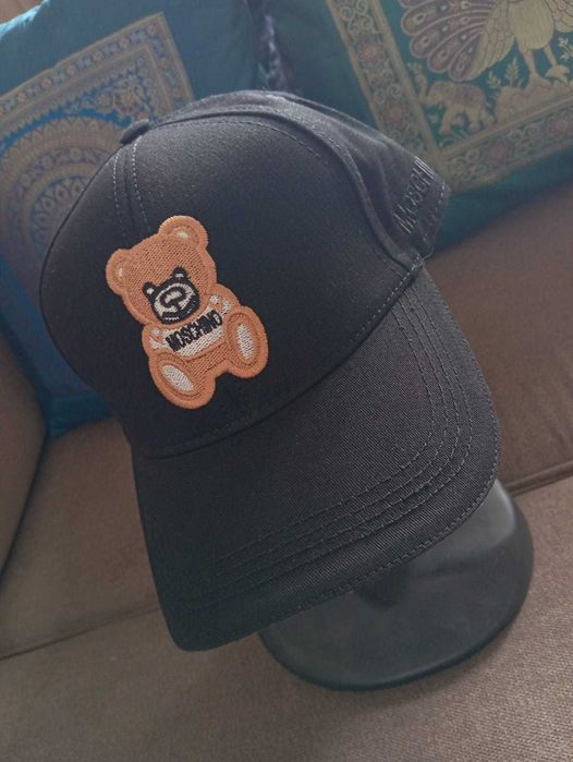 Czapka z daszkiem Moschino, czarna regulacja z klamerką UNI promocja