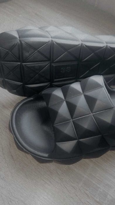 Продам новесенькі сланці 38 розміру