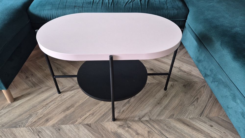 Stolik kawowy owalny o rozmiarach 76 x 47. Stan dobry.