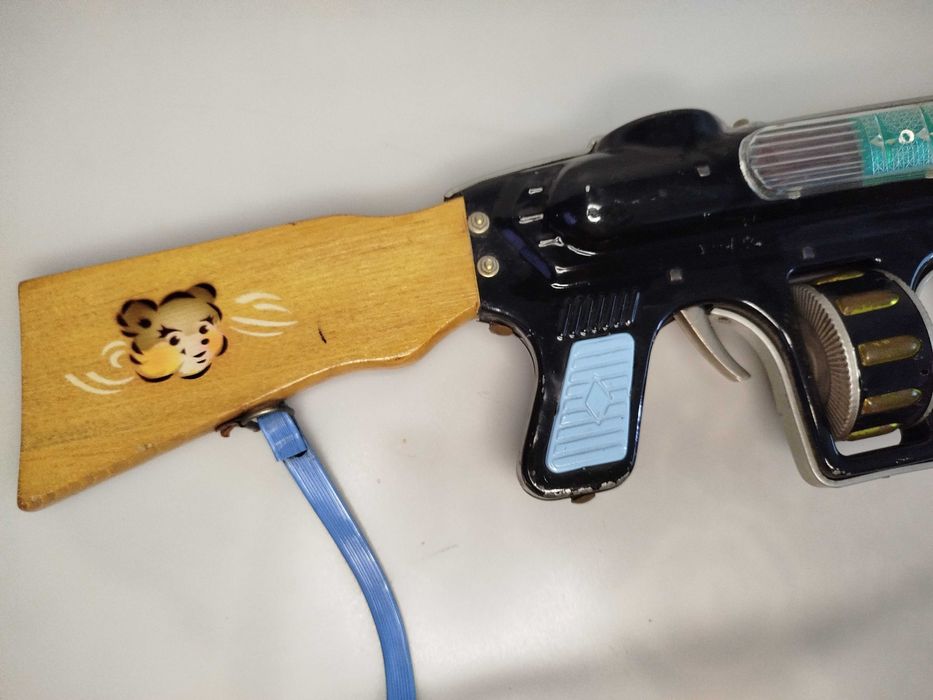 Metalowa Zabawka z PRL u