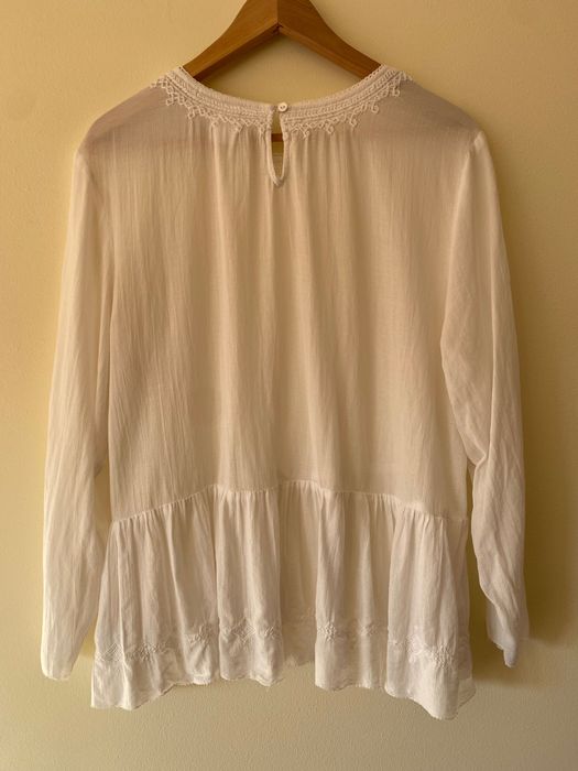 Blusa branca com bordados H&M