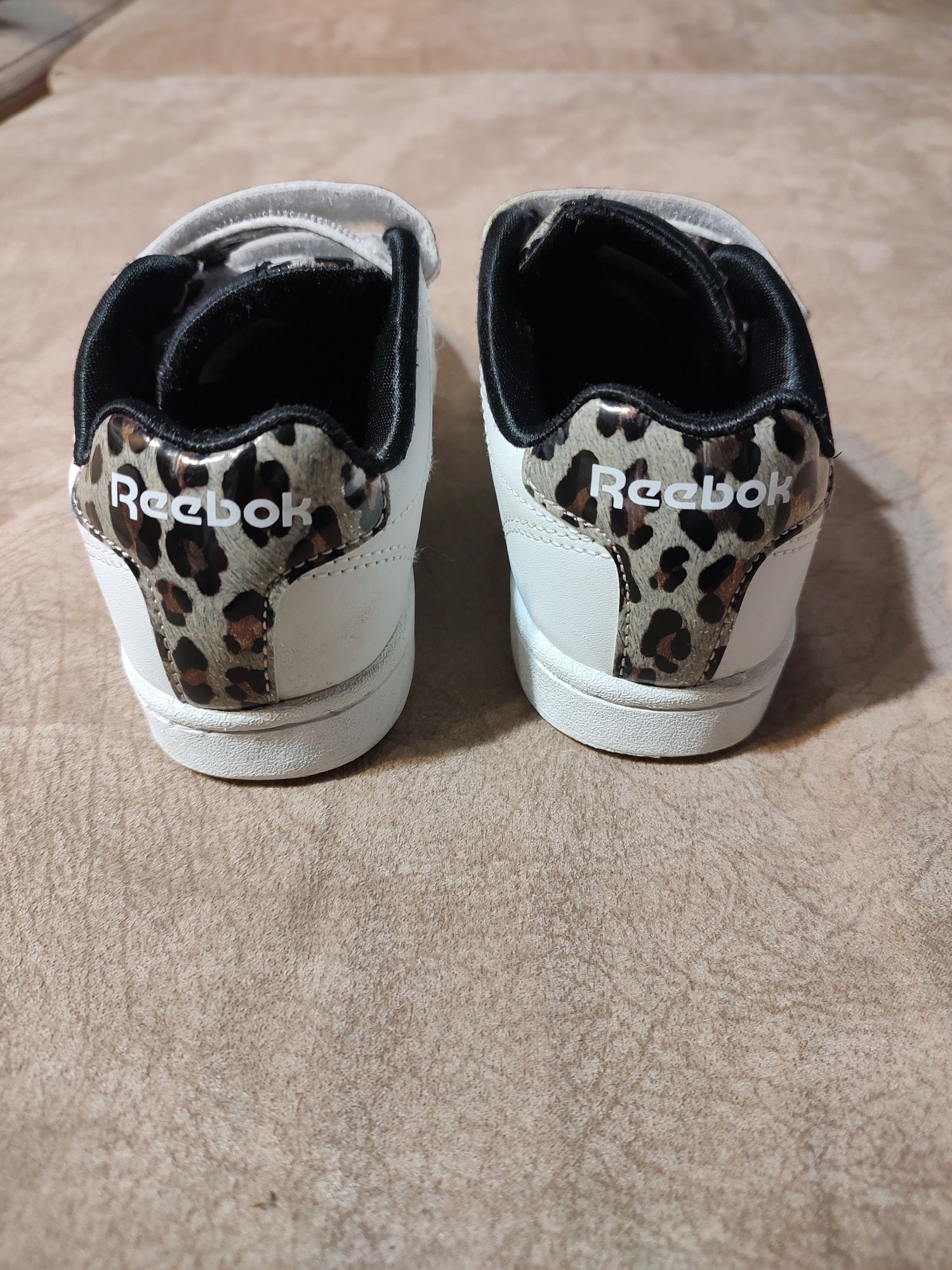 Białe buty Reebok