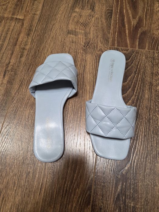 Niebieskie pikowane laczki 38