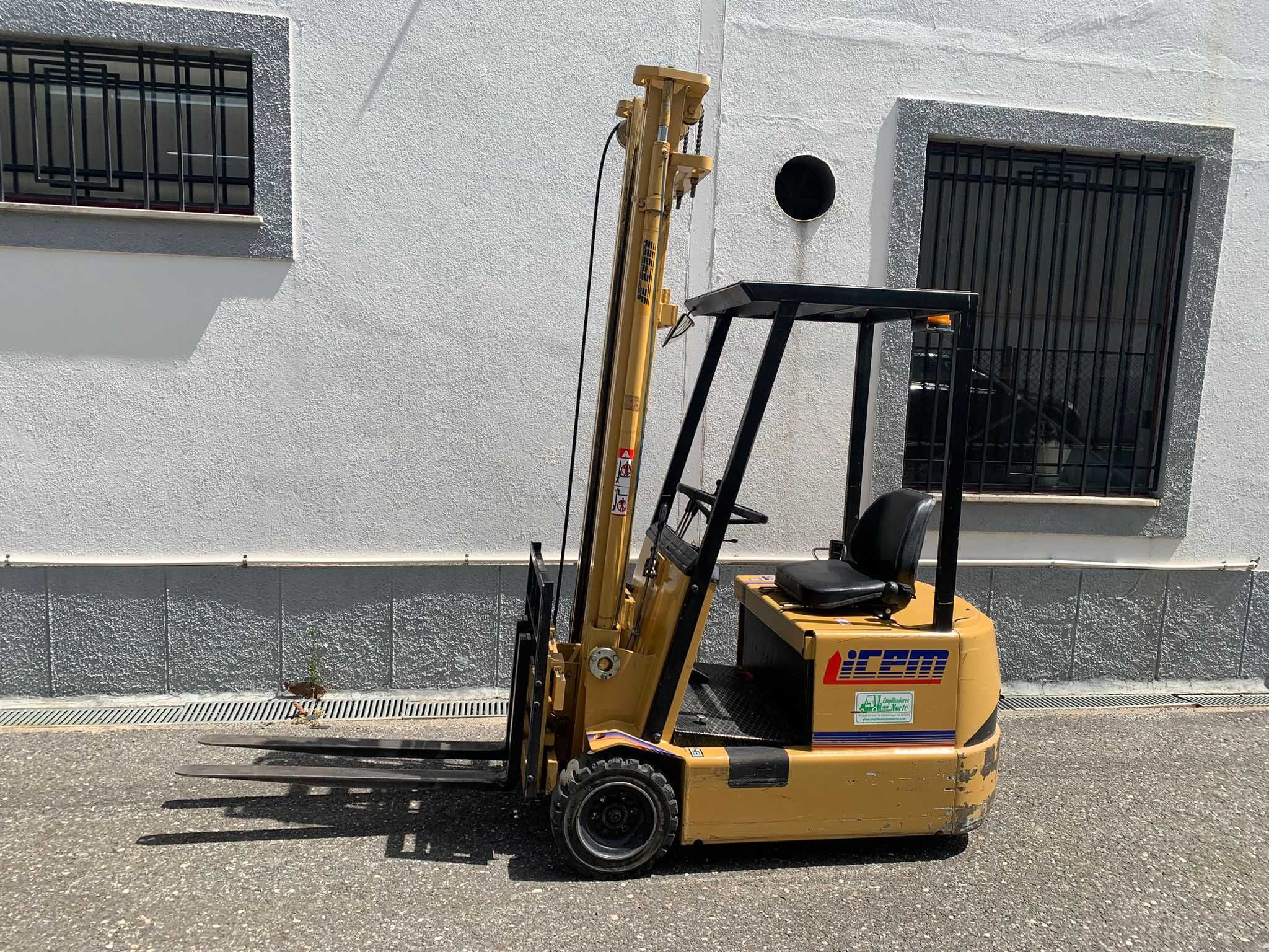 Empilhador Elétrico ICEM 1200kg 4,2m