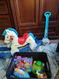 Fischer Price koń bujany i zabawki