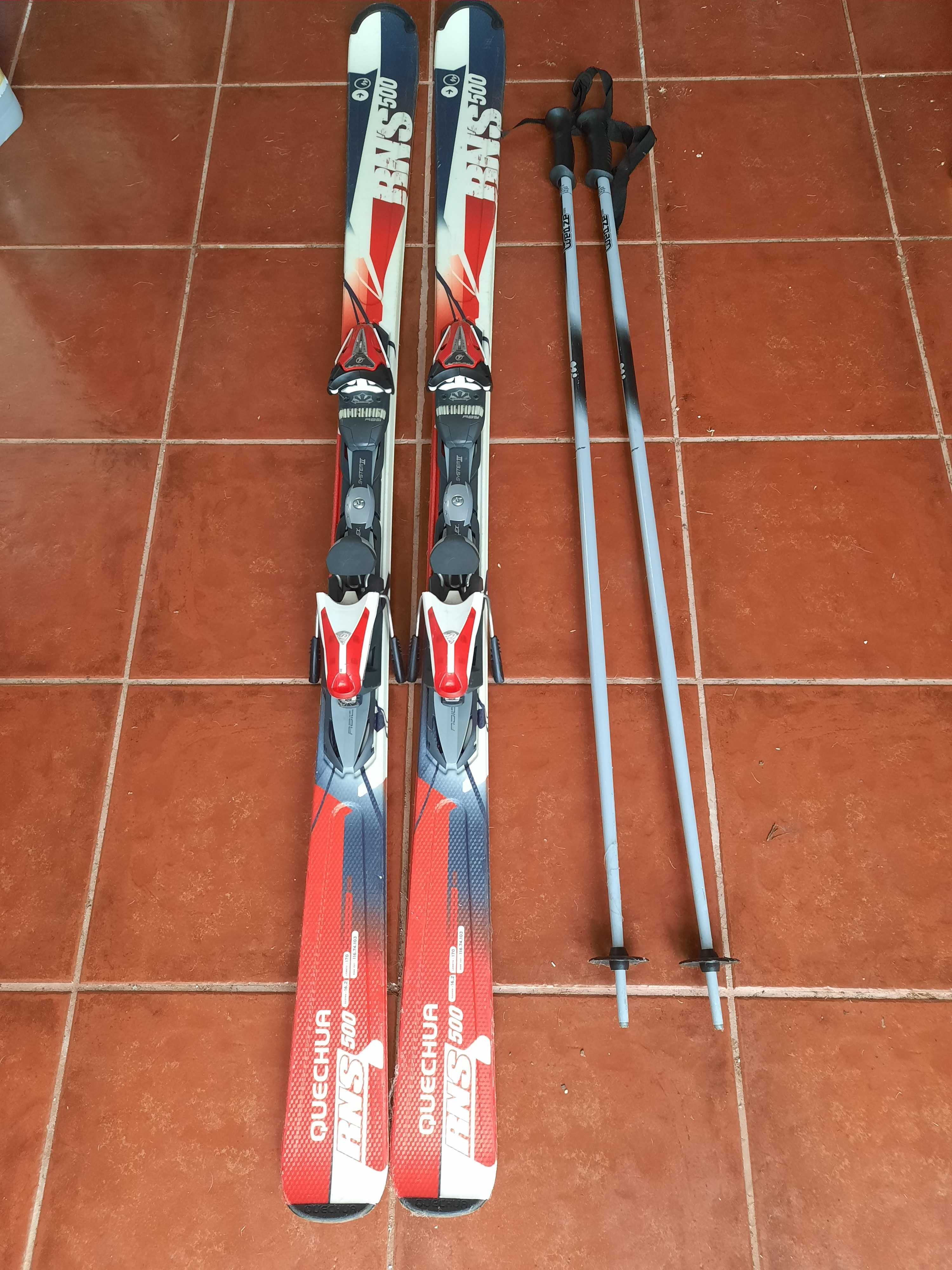 Vendo skis usados com os bastões do tamanho respectivo