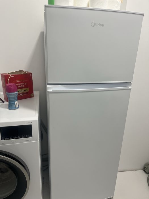 Продам холодильник у використанні 1 рік