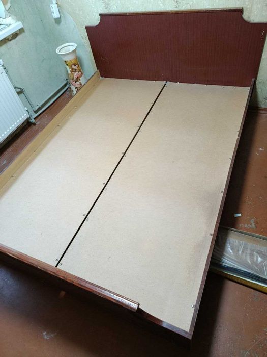 Віддам даром кровать 190х150 см, без матрасів, самовивоз з Осокорків