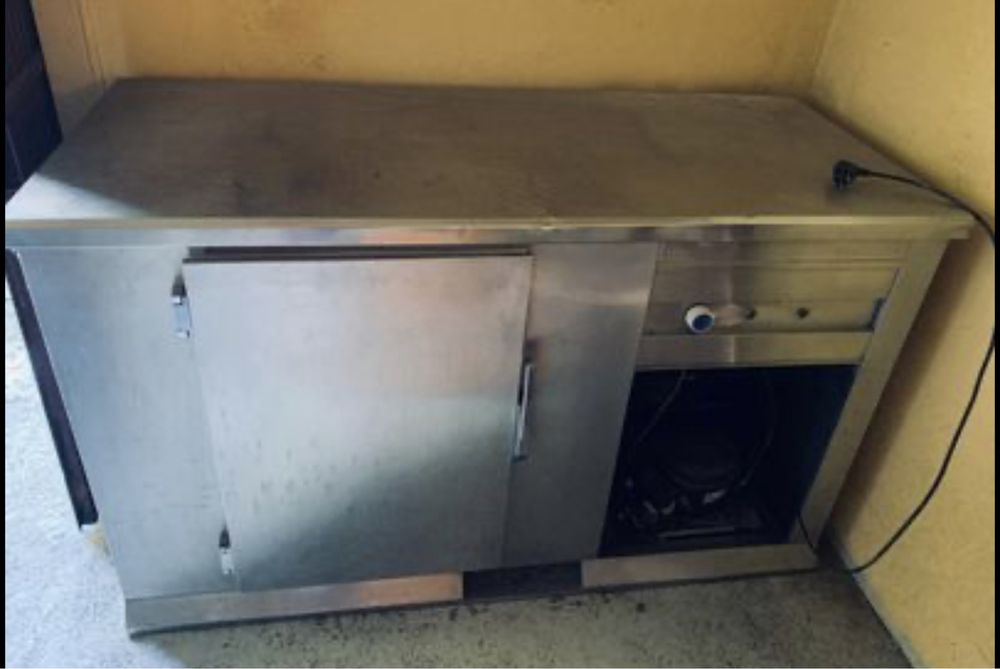 Arca frigorífica e balcão c/pia em inox