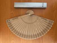 Wachlarz z naturalnego drewna  - długość 20 cm