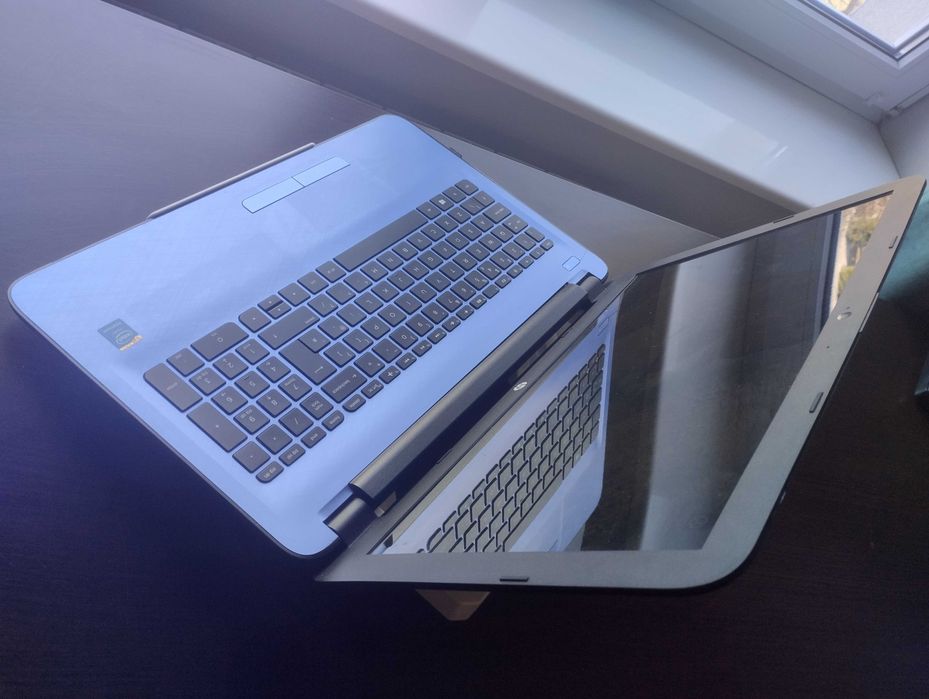 Laptop HP ze sprawną baterią, 8 GB RAM, dysk SSD, Win 10