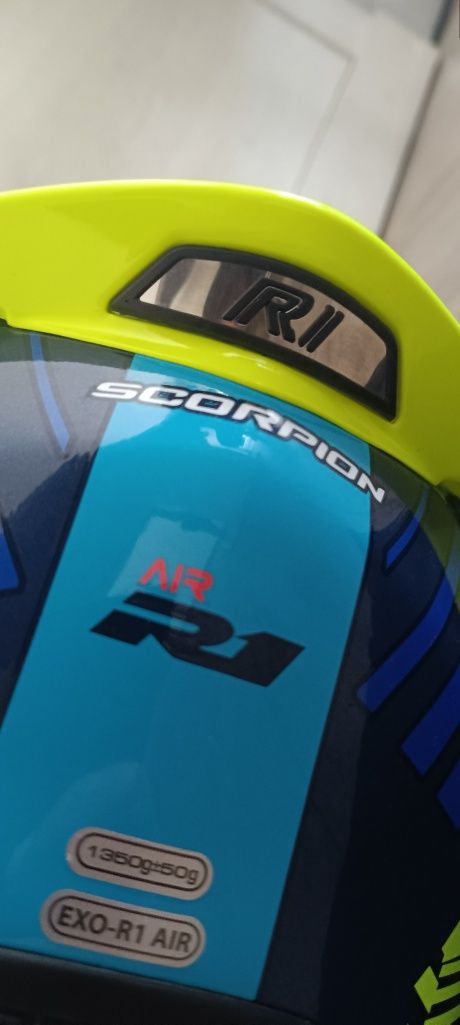 Capacete Scorpion R1