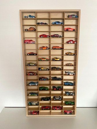 Drewniana półka PIONOWA na 76 resoraki HOT WHEELS