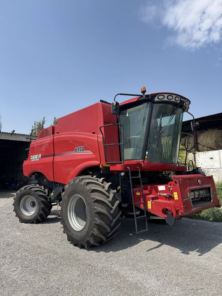 Комбайн Case 6150