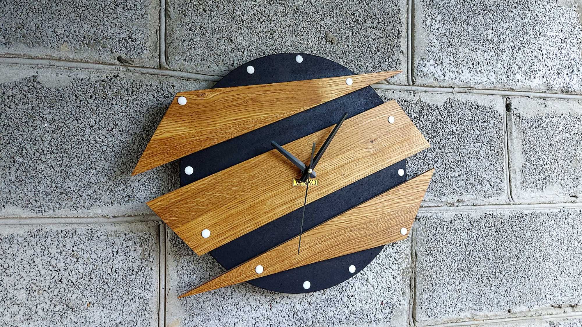 Дизайнерський дерев'яний годинник з трьох елементів