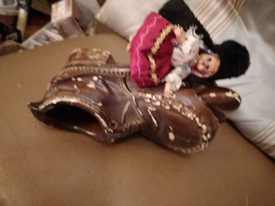 Quer dedoes?Sapatos de homem em louça c/dedoes a sair9E-Bonec2EDesde2E