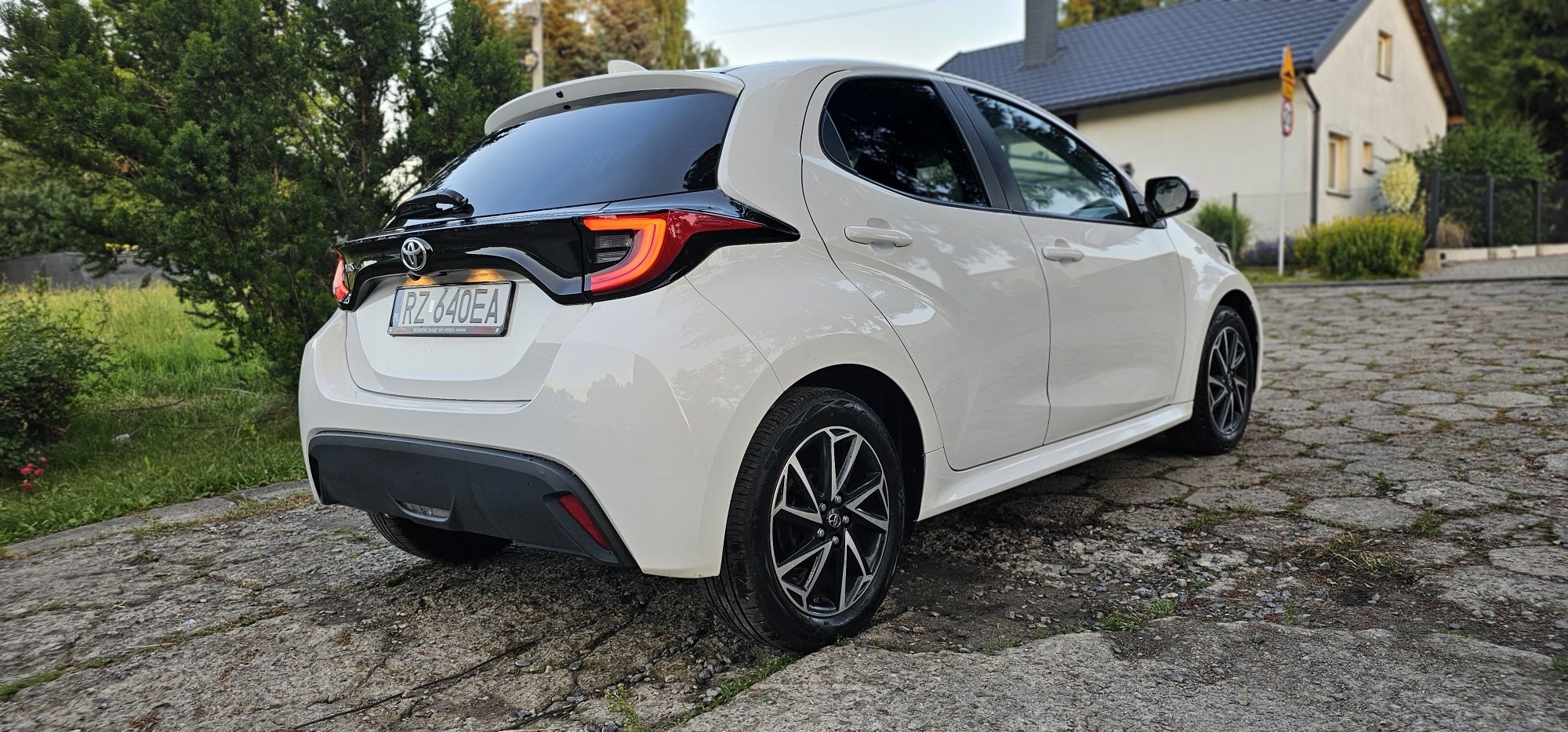 Jak NOWA! Toyota Yaris full wersja! Led! Kamera! Navi! Okazja!