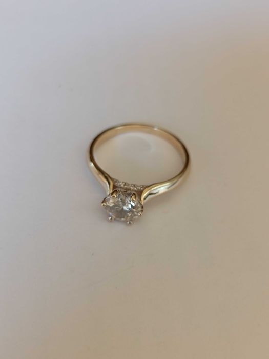 Złoty pierścionek 585 z brylantem 1,0 ct (certyfikat )
