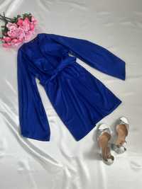 Kobaltowa sukienka z rozszerzanymi rękawami rozmiar 32 Nasty Gal