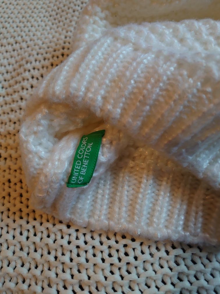 Biała czapka damska Benetton