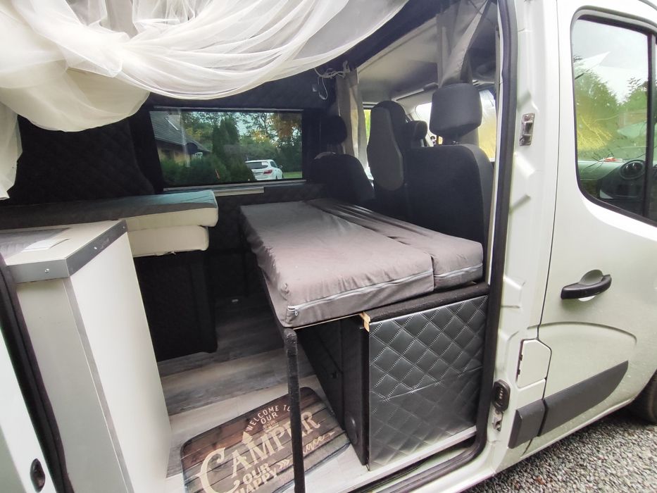 Kamper kampervan z Fv23% Nissan Nv400 L2H2