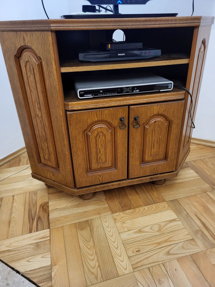 Drewniana półka  pod telewizor