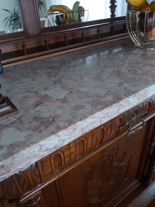 Aparador cristaleira em mogno