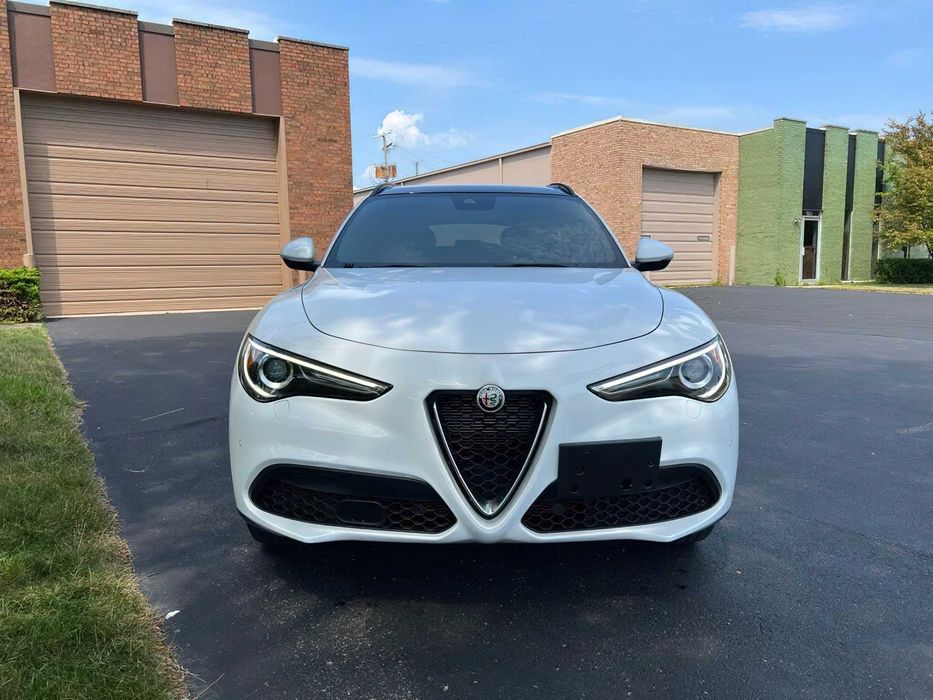 Alfa Romeo Stelvio      2022