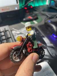 Lego Monster Fighters Doktor Rodney z motorem