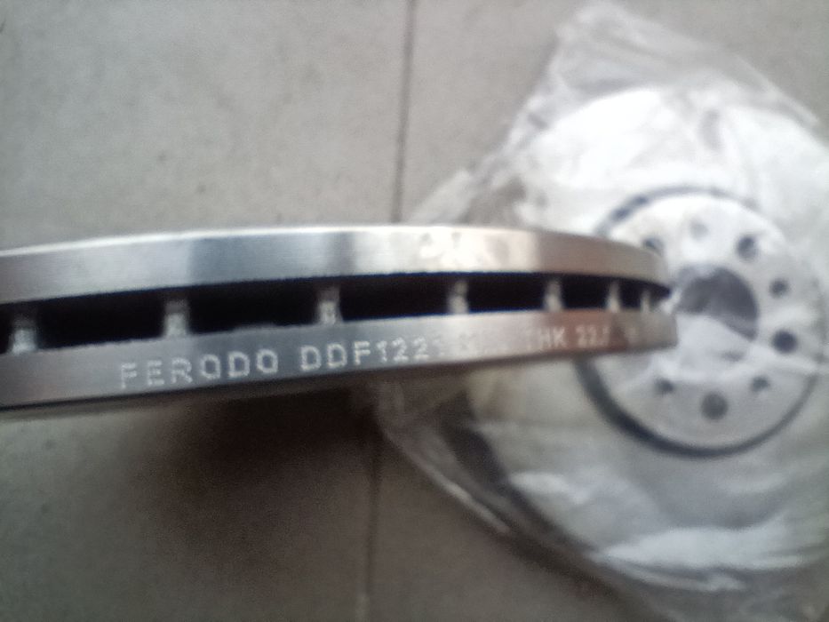 Sprzedam nowe tarcze hamulcowe